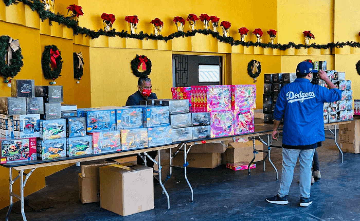 YESSS! Holiday Toy Giveaway 